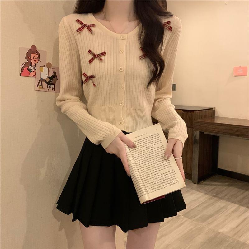 Long-Sleeve Crew Neck Bow Ribbed Button Knit Top Product Image