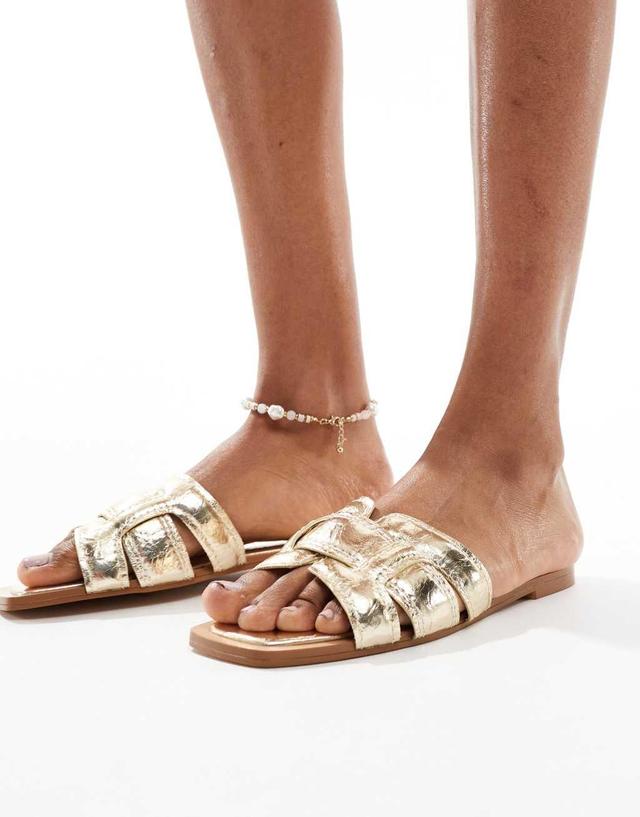 Stradivarius flat sandals in gold  Product Image