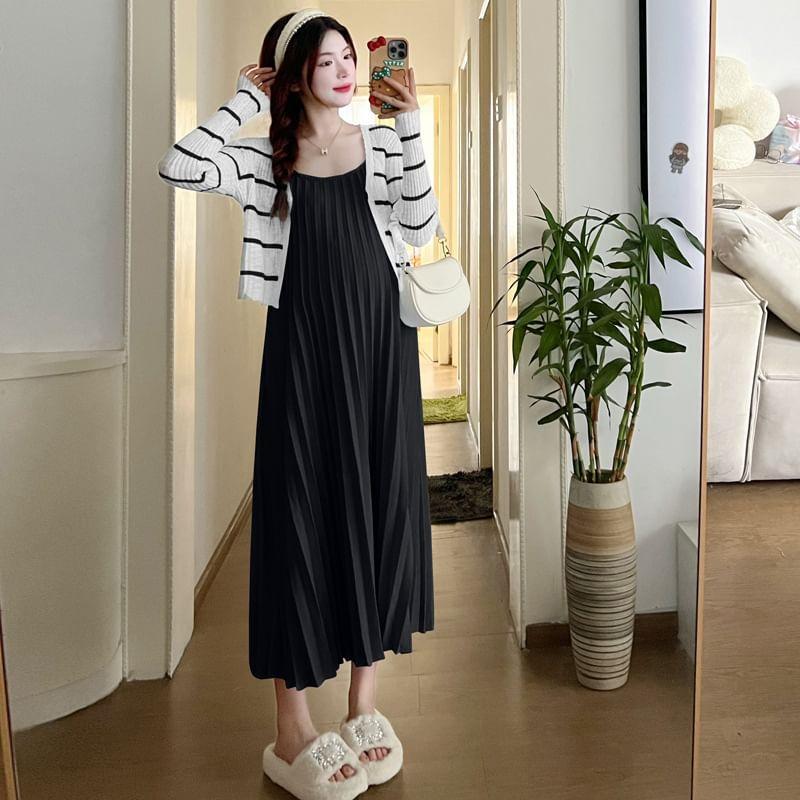 Maternity Spaghetti Strap Plain Accordion Pleat Midi A-Line Dress Product Image