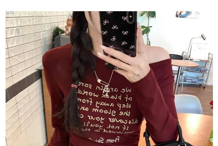 Long-Sleeve Off-Shoulder Lettering Print Ruched Crop T-Shirt Product Image