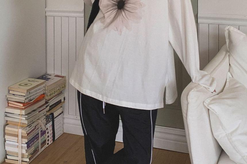 Long-Sleeve Flower Loose-Fit Tee Product Image