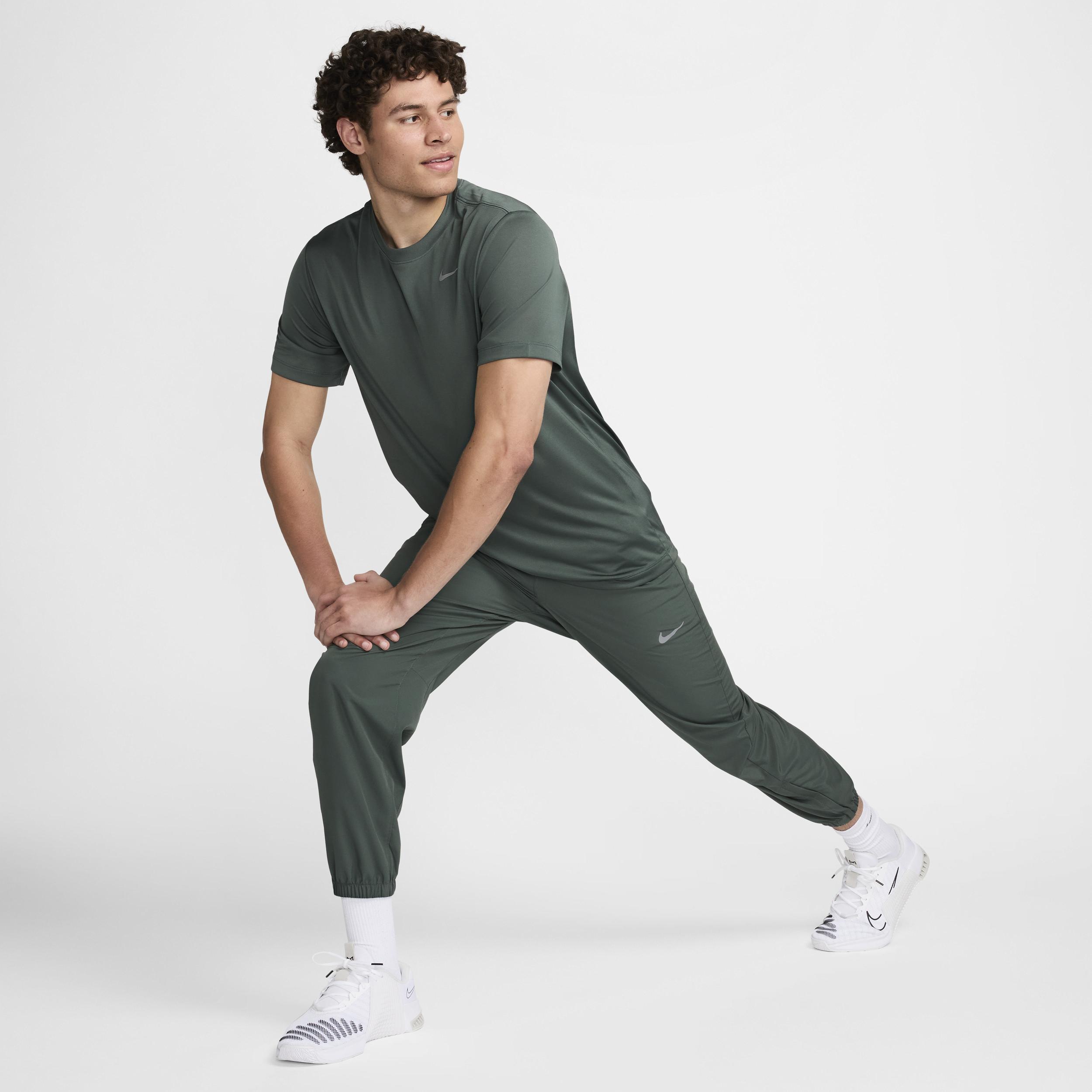 Nike Men's Form Dri-FIT Tapered Versatile Pants Product Image