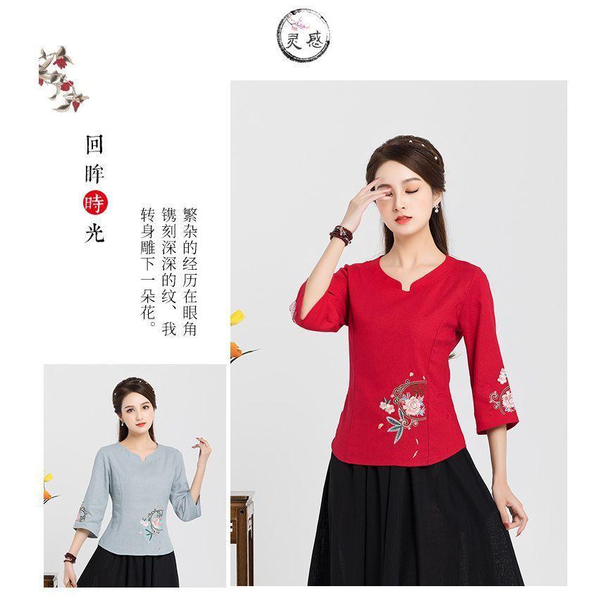 3/4-Sleeve Floral Embroidered Cheongsam Top Product Image