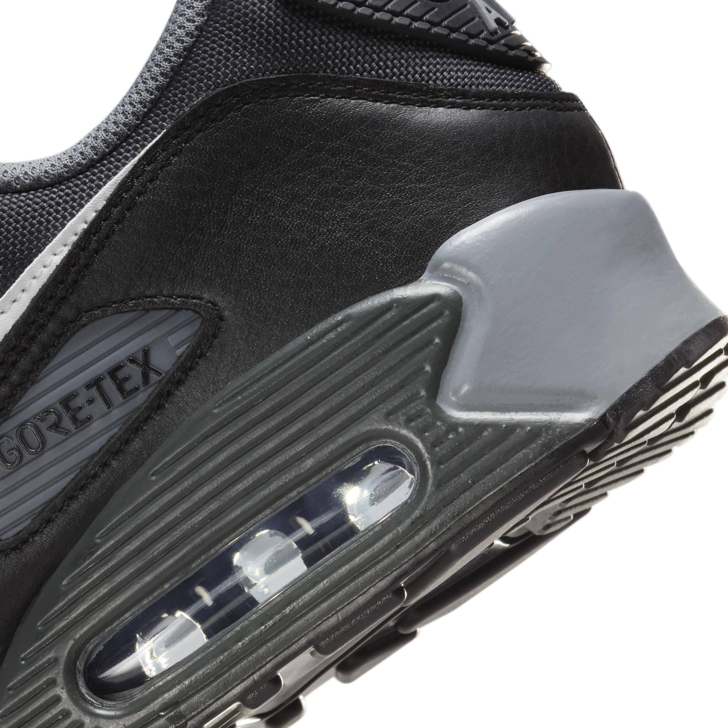 Nike Men's Air Max 90 GORE-TEX Shoes Product Image