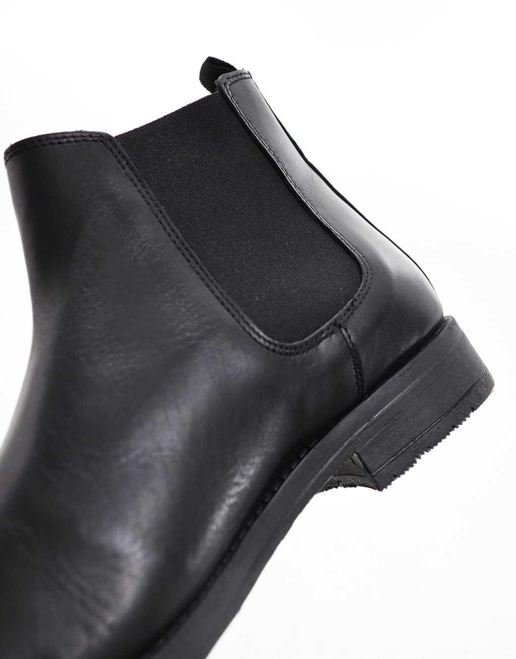 Jack & Jones leather chelsea boot in black Product Image