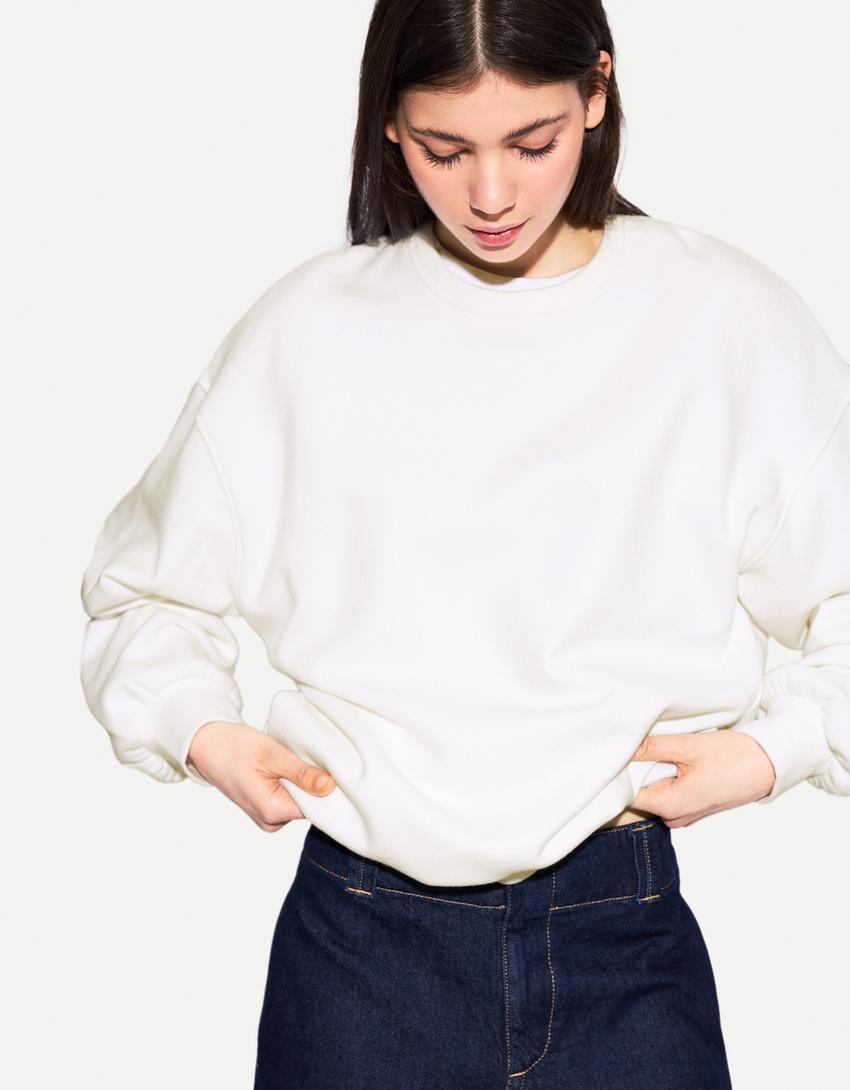 Oversize sweatshirt with side pockets Product Image