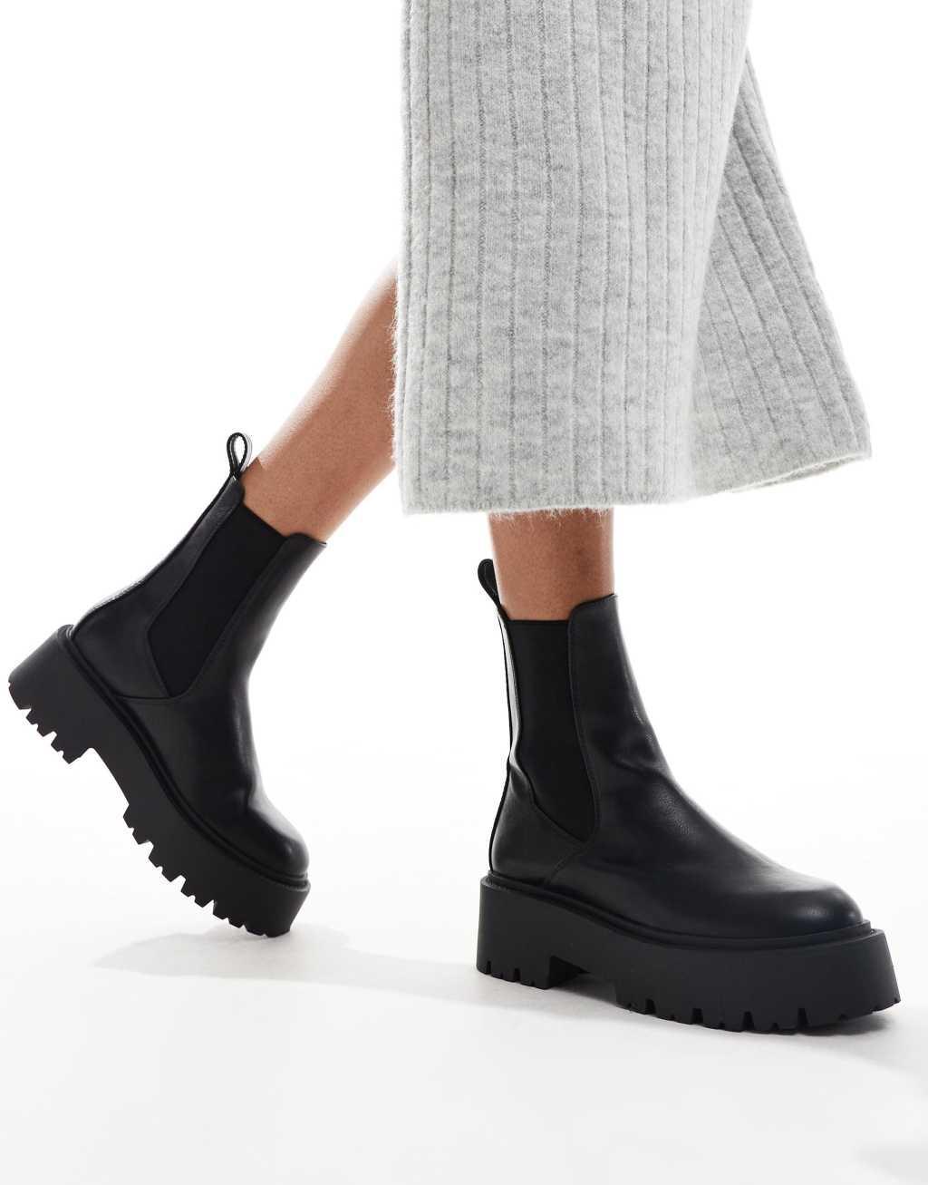 ASOS DESIGN Amy chunky Chelsea boots in black Product Image