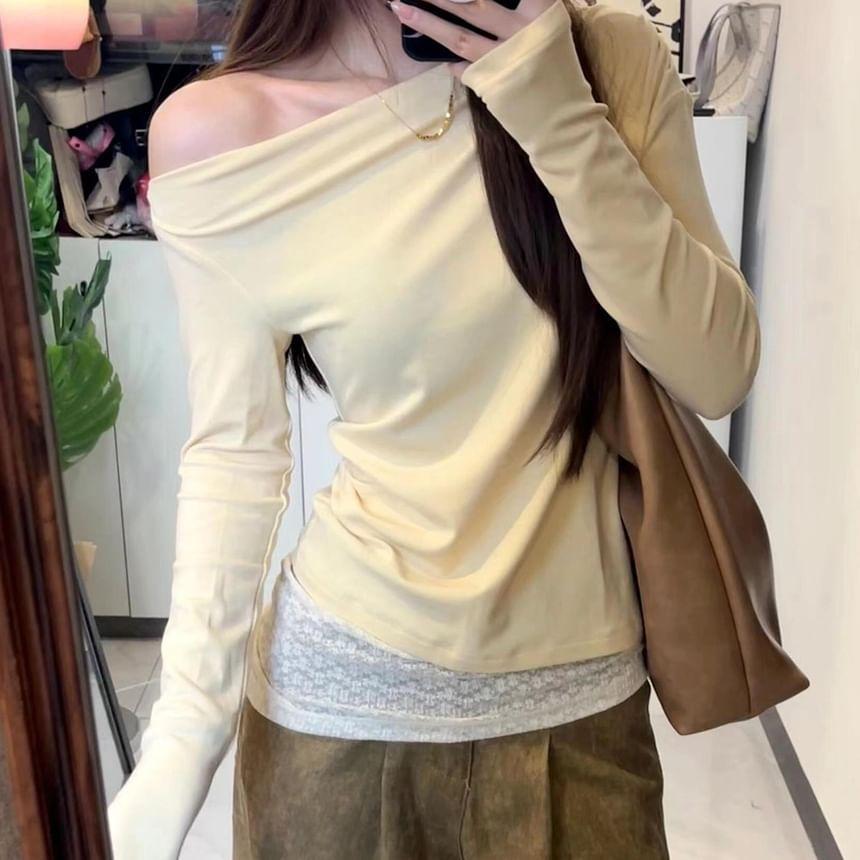 Long-Sleeve Off-Shoulder Two Tone Panel Asymmetrical Slim Fit T-Shirt Product Image