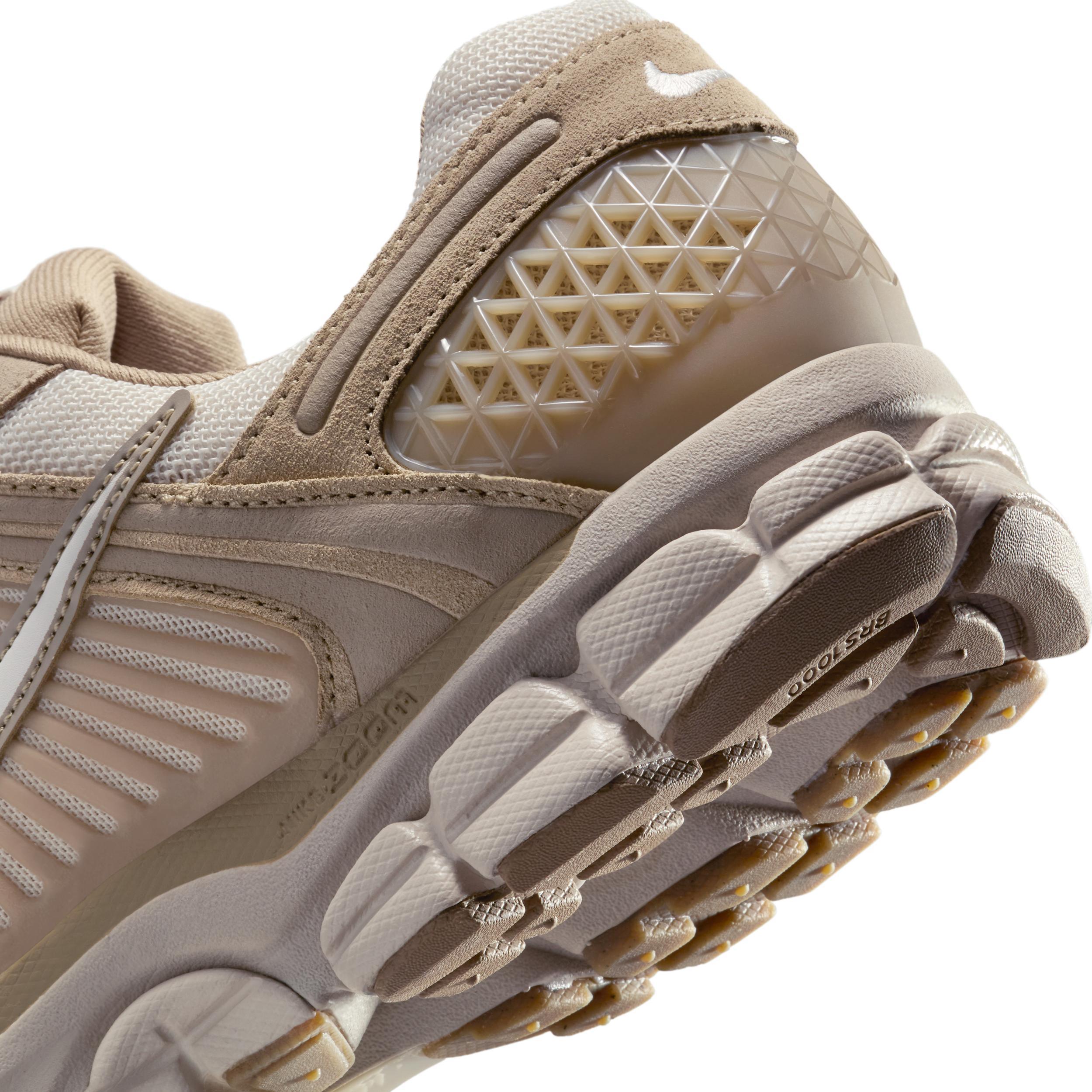 Nike Men's Zoom Vomero 5 Shoes Product Image