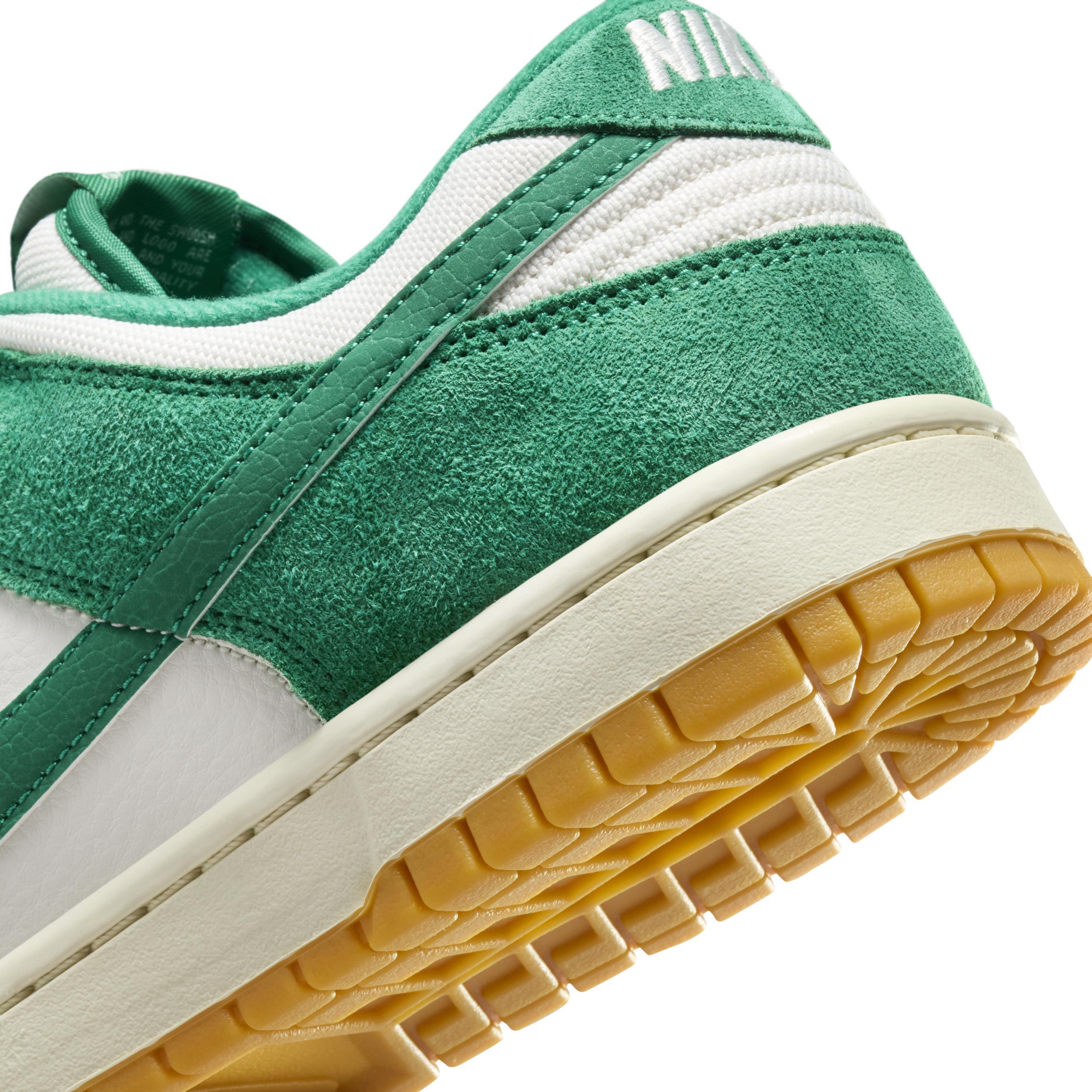 Nike Men's Dunk Low SE Shoes Product Image