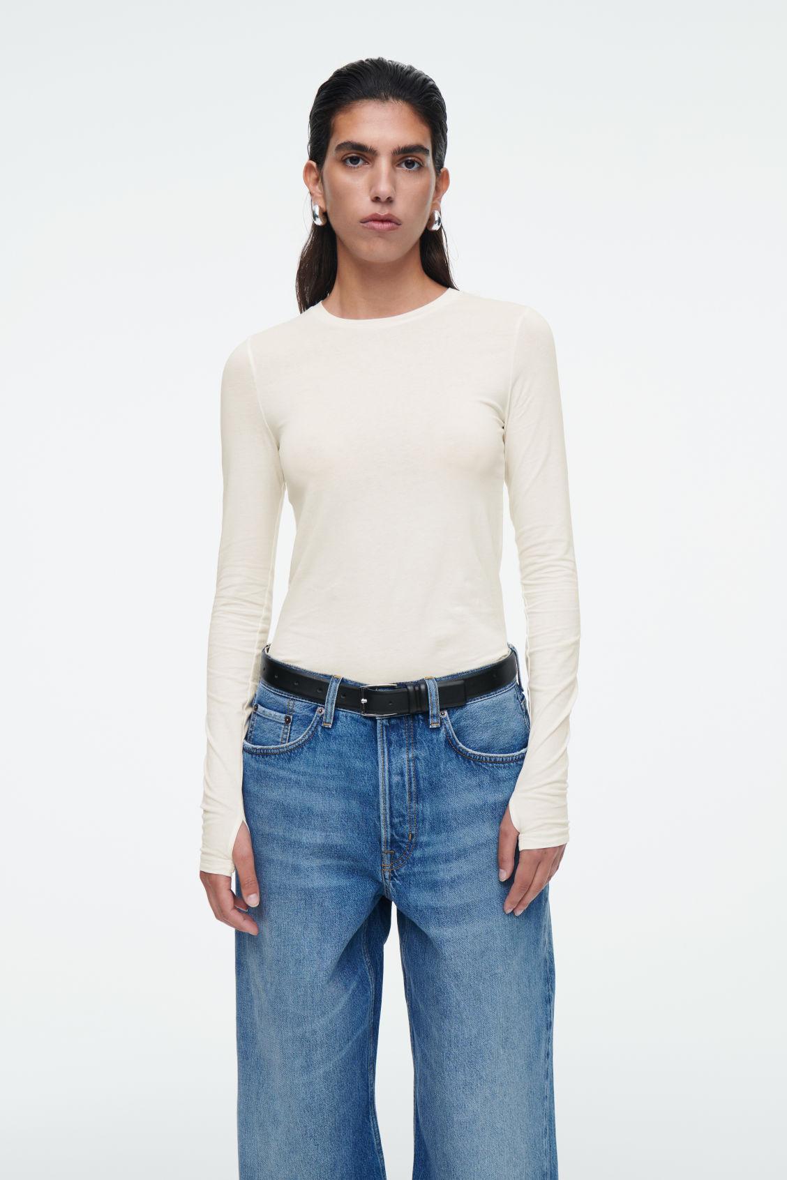 SLIM-FIT LONG-SLEEVE TOP Product Image