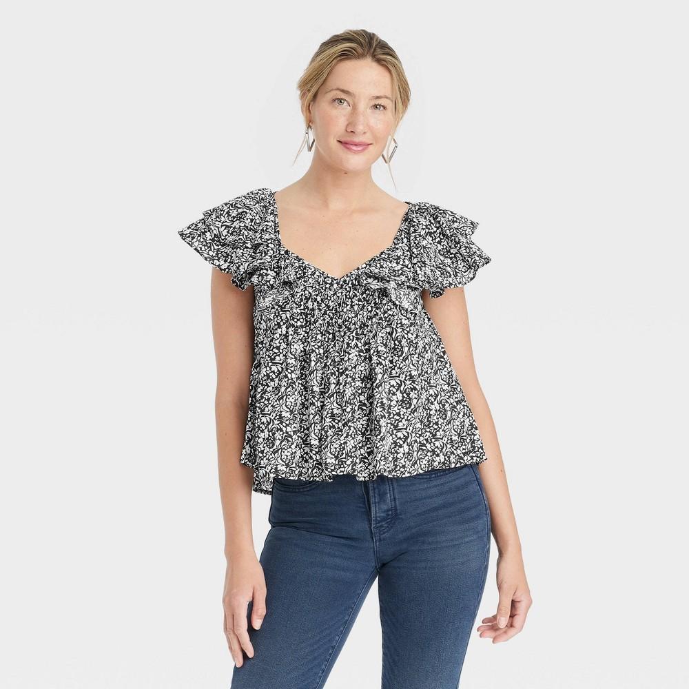 Womens Ruffle Short Sleeve Blouse - Universal Thread Floral L Product Image