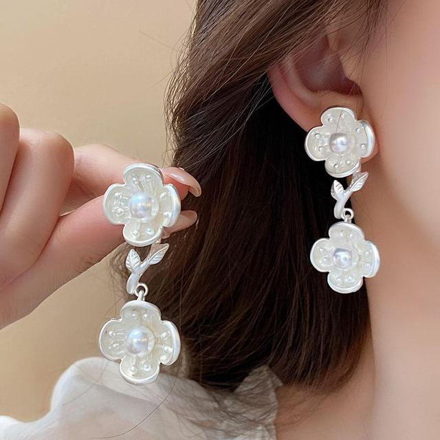 Flower Faux Pearl Drop Earring Product Image