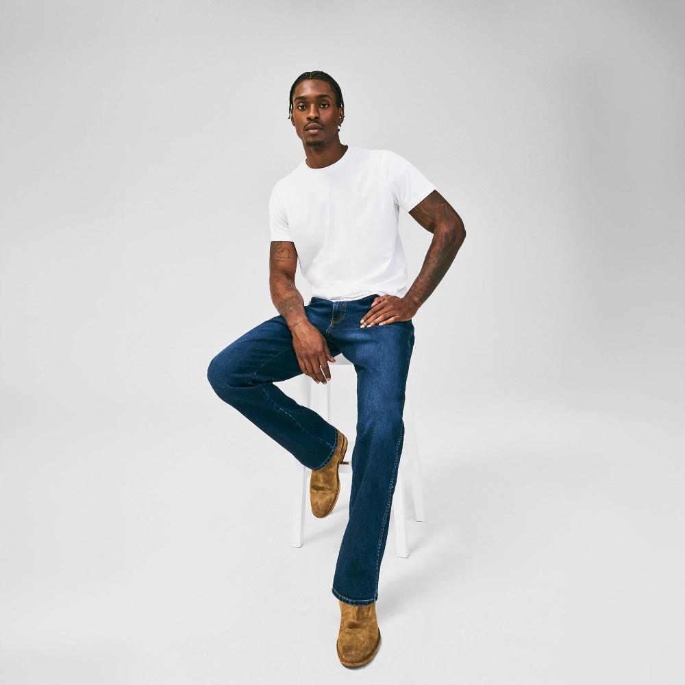 Wrangler Men's Relaxed Fit Straight Jeans Product Image