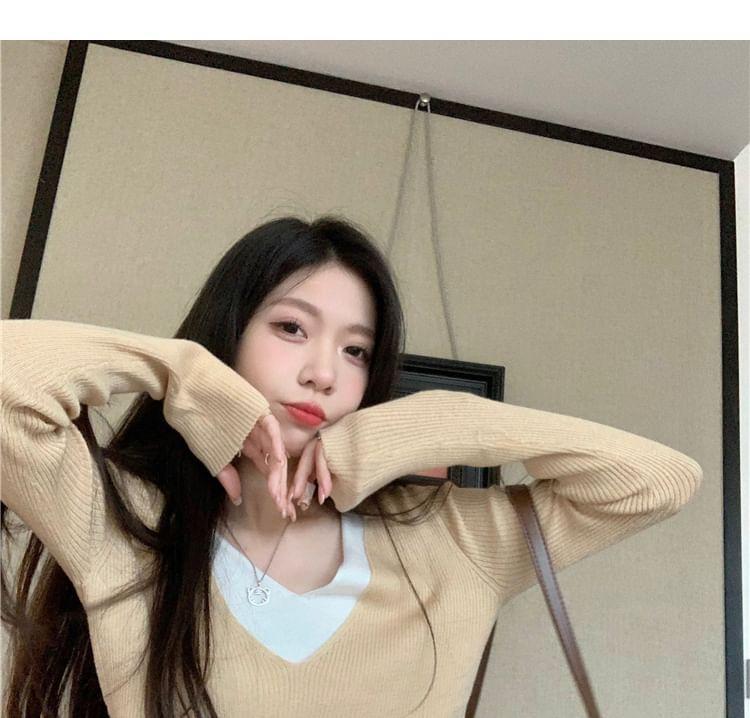 Long Sleeve V-Neck Two Tone Sweater Product Image