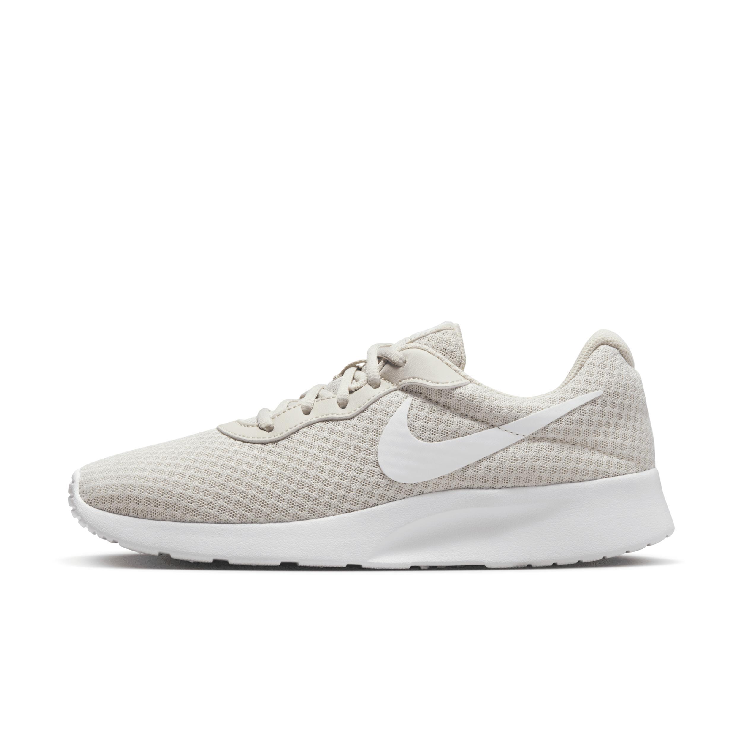 Nike Women's Tanjun Shoes Product Image