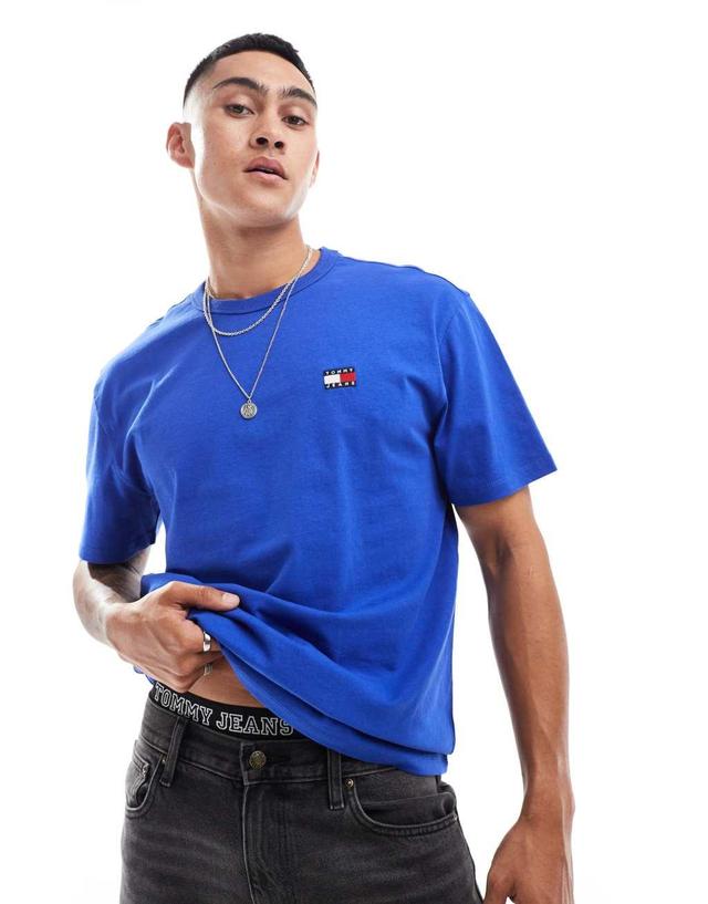 Tommy Jeans regular badge logo t-shirt in blue Product Image