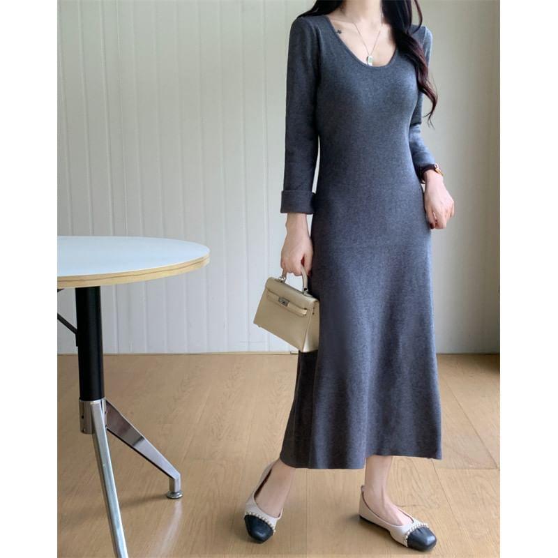 Long-Sleeve Scoop Neck Midi A-Line Knit Dress Product Image