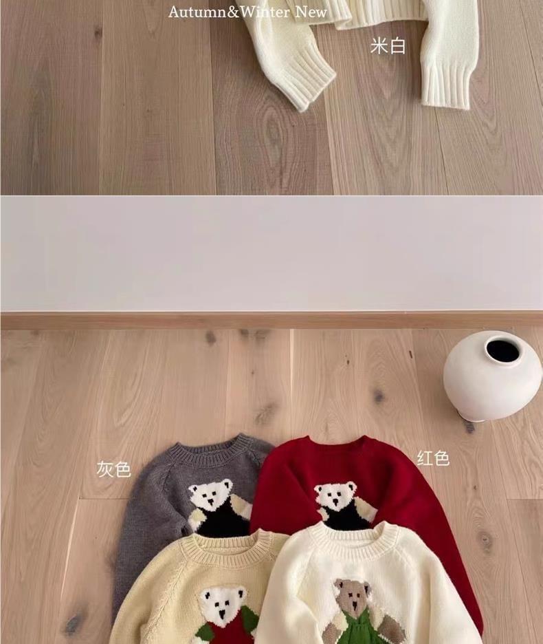 Crew Neck Bear Print Sweater Product Image