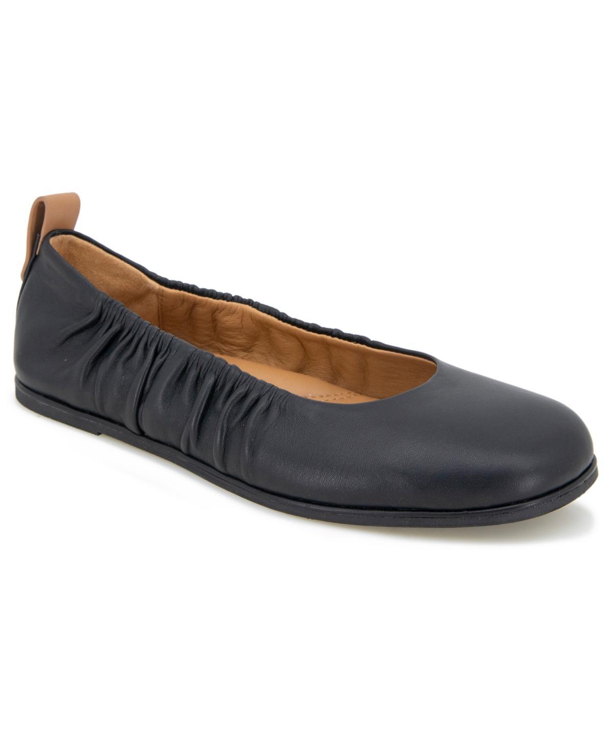 Gentle Souls by Kenneth Cole Womens Mavis Slip On Ballet Flats Product Image