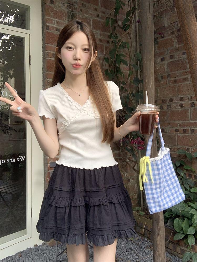 Short-Sleeve V-Neck Plain Lace Trim T-Shirt / Mid Waist Plain Ruffle Trim Mini A-Line Skirt Product Image