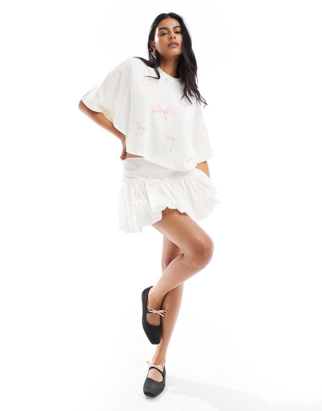 ONLY scattered pink bow graphic cropped t-shirt in white   Product Image