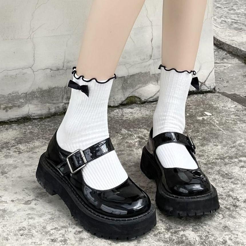 Contrasted Ribbon Socks Product Image