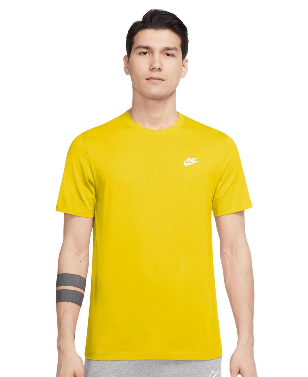 Nike Sportswear Club T-Shirt Product Image