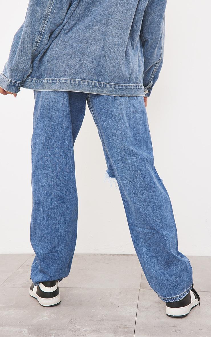 PRETTYLITTLETHING Mid Blue Wash Knee Rip Boyfriend Jeans Product Image