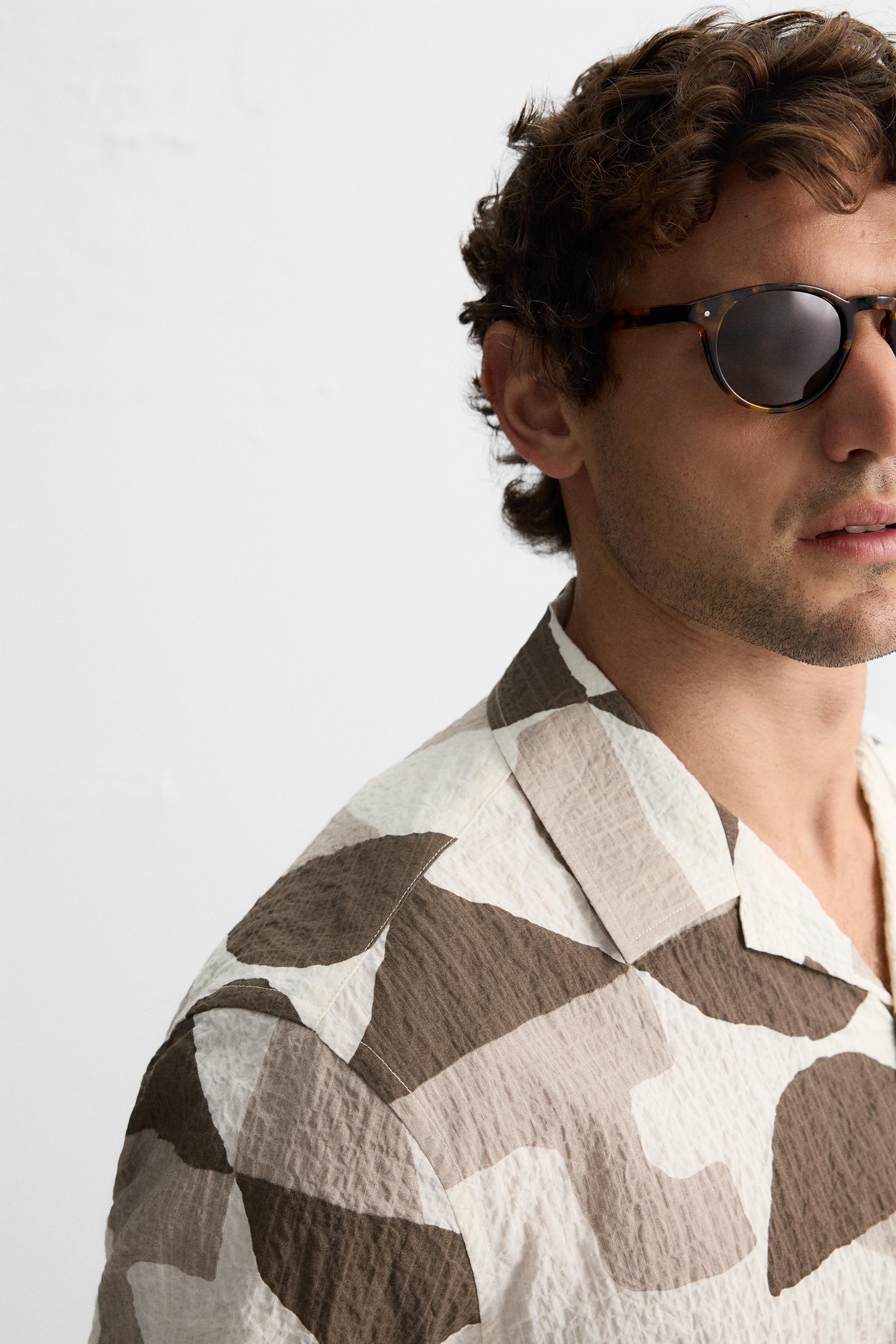 GEOMETRIC PRINT SHIRT Product Image