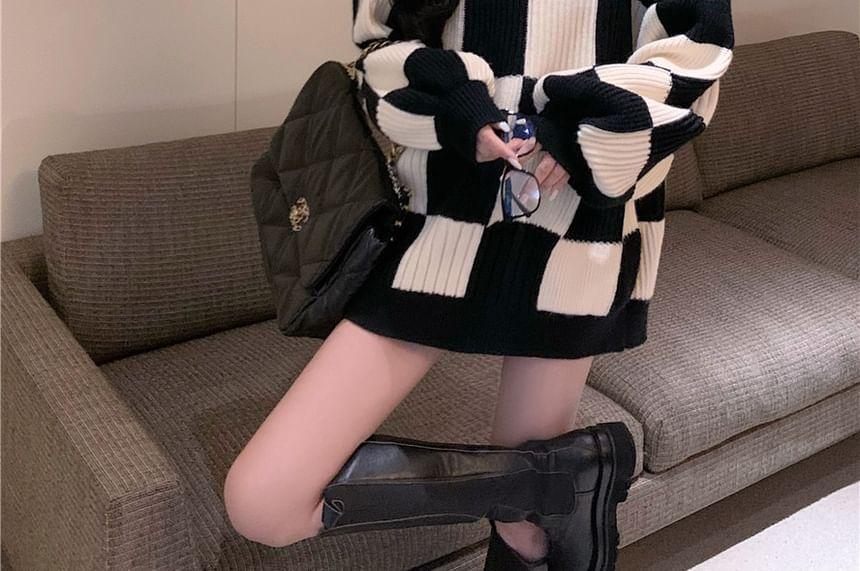 Crewneck Checkered Oversized Sweater Product Image