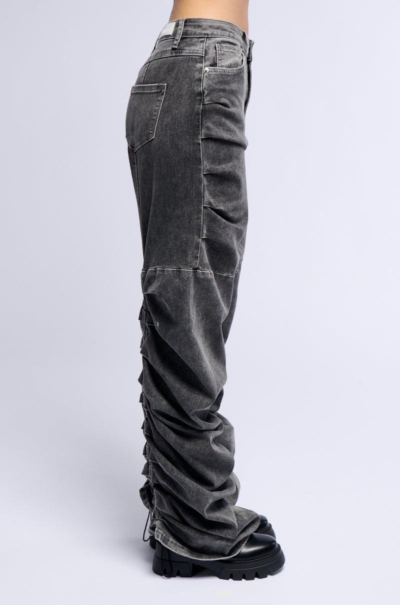 NEVER CHANGE RUCHED RELAXED FIT JEANS IN GRAY Product Image