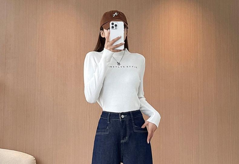 High Rise Washed Fleece-Lined Loose Fit Jeans Product Image