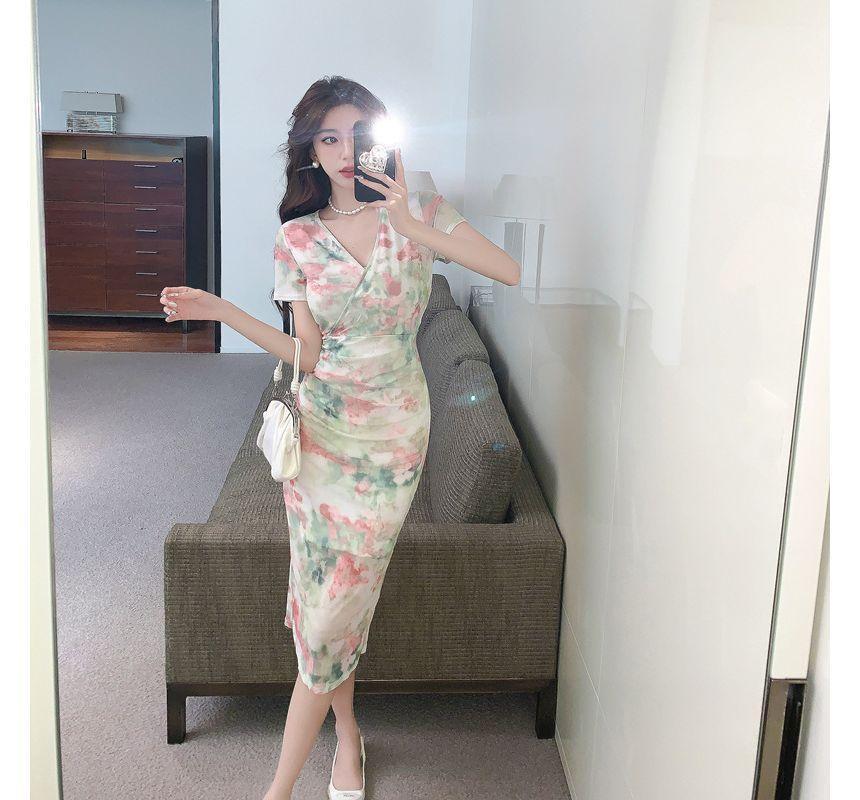 Short-Sleeve V-Neck Floral Print Midi Sheath Dress Product Image