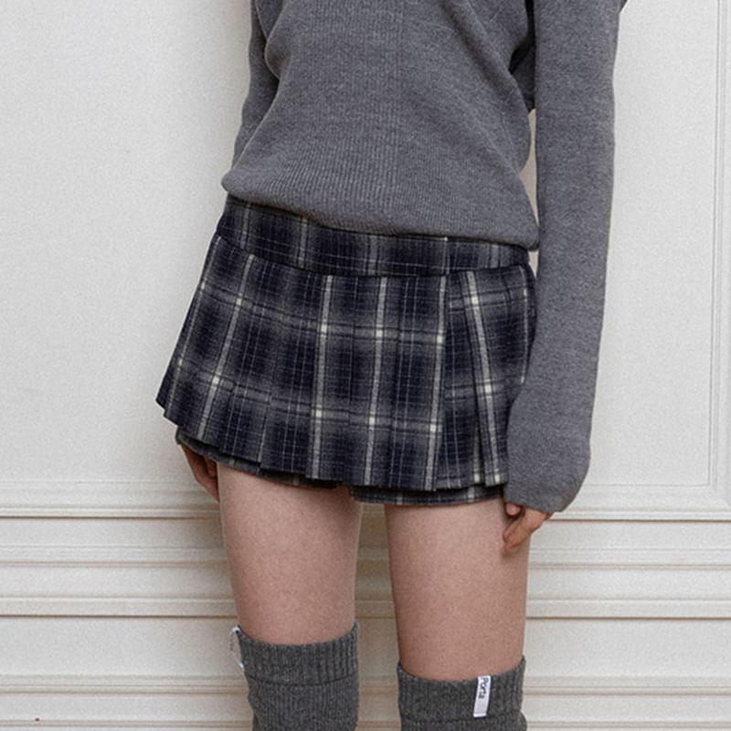 Mid Rise Plaid Pleated Skorts Product Image