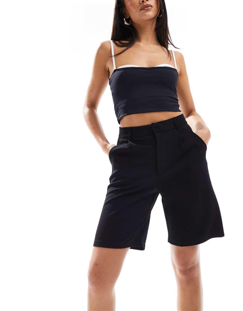 JDY longline short in black Product Image