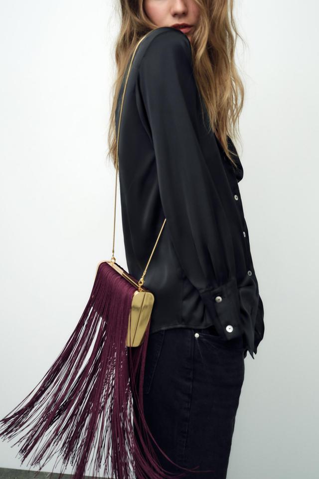 FRINGE CLUTCH Product Image