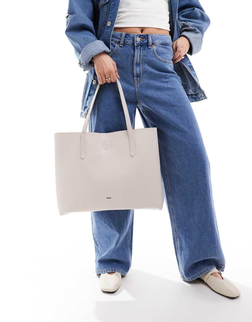 PASQ a-line tote bag in off white Product Image