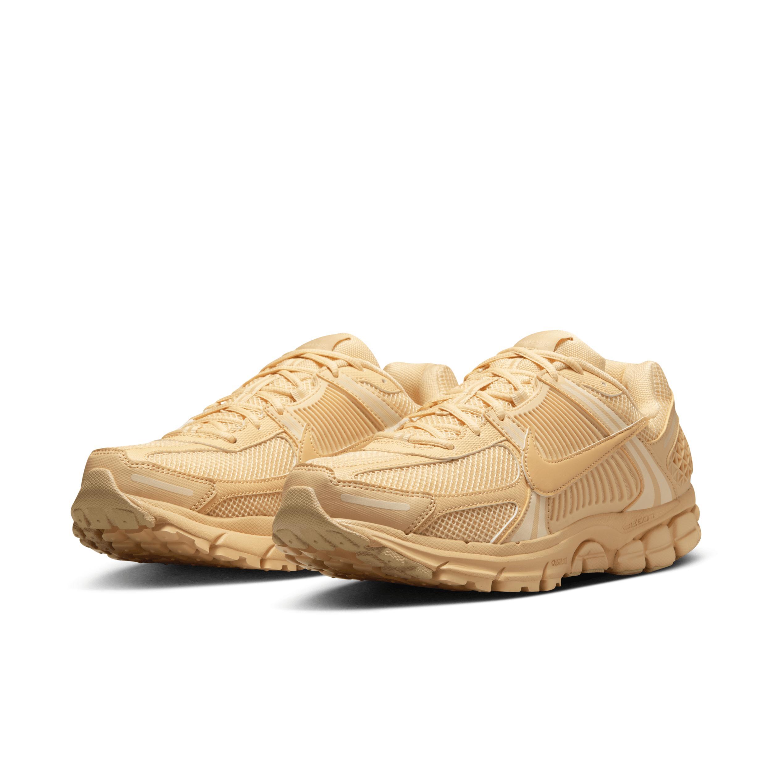 Nike Mens Zoom Vomero 5 Shoes Product Image