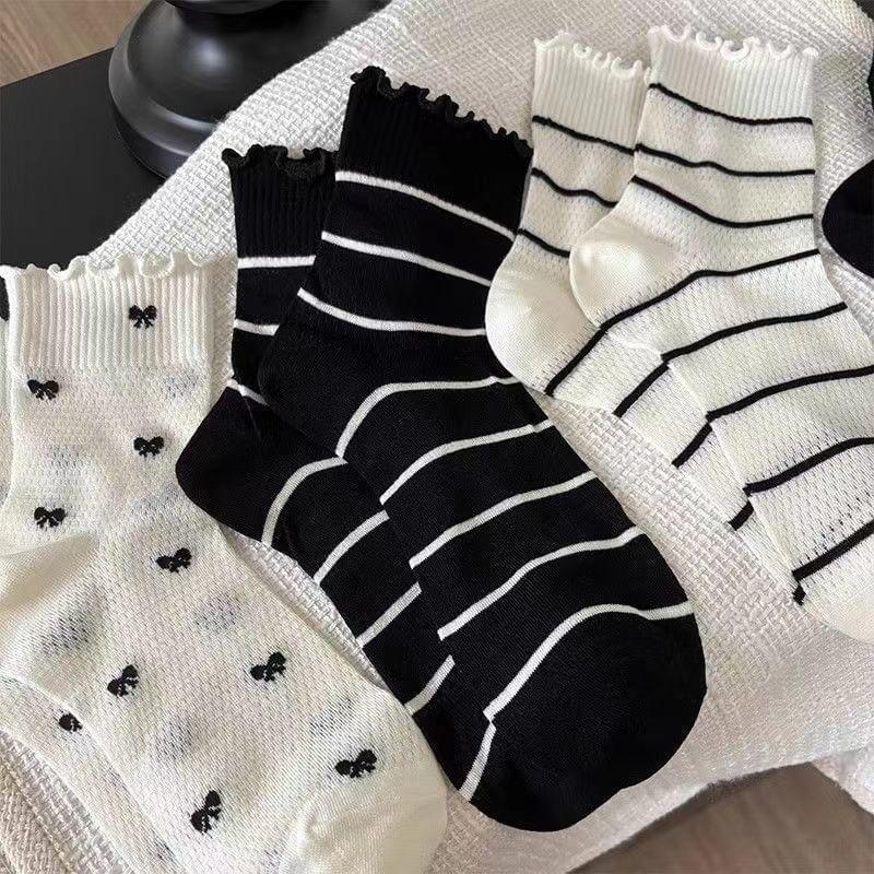 Frill Trim Ribbon Embroidery Ankle Socks Set Product Image