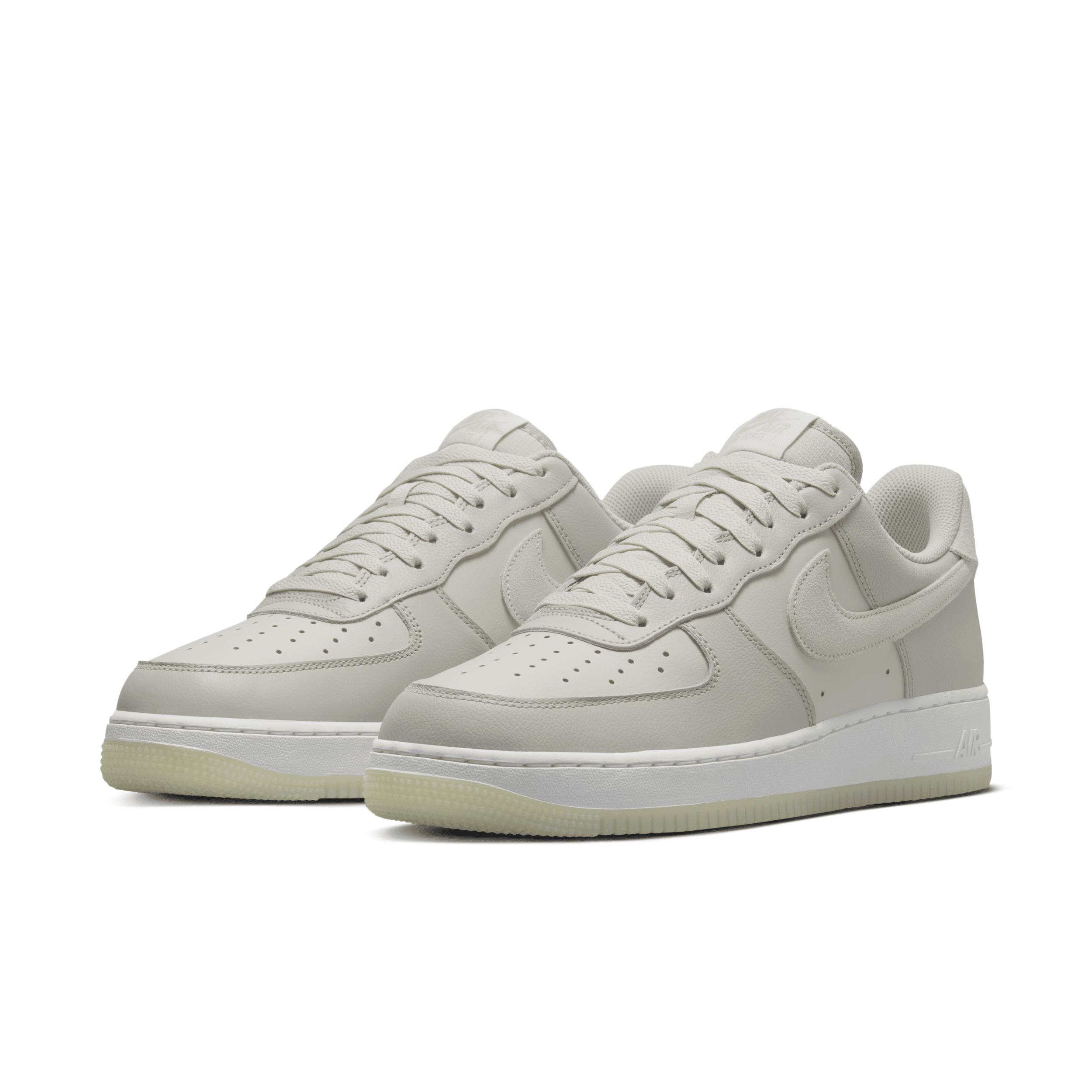 Nike Men's Air Force 1 '07 LV8 Shoes Product Image