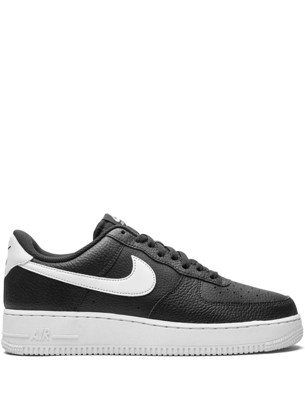 Air Force 1 07 Low-top Sneakers In Black Product Image