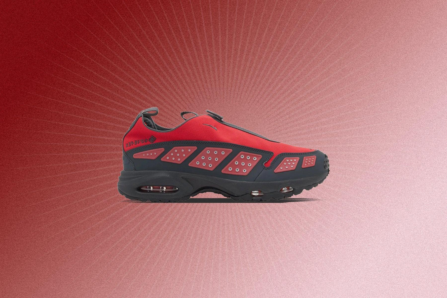 Air Max SNDR GTX Women's - Hyper Crimson/Dark Smoke Grey/Fire Red Female Product Image