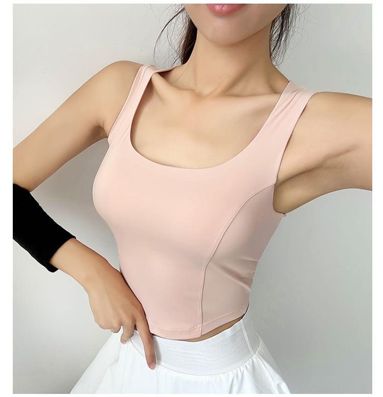 Scoop Neck Plain Crop Sports Tank Top Product Image