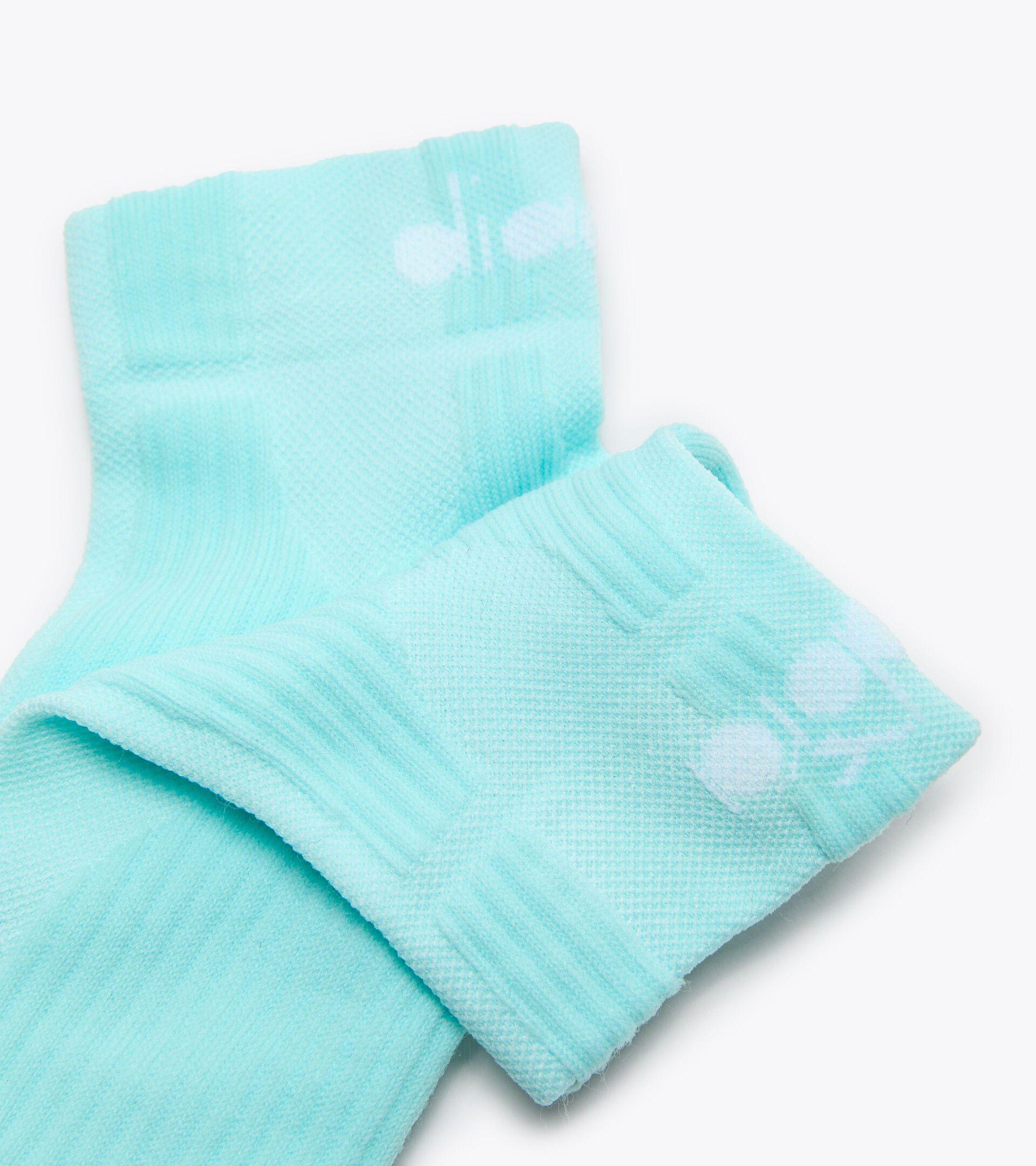 CUSHION QUARTER SOCKS Product Image