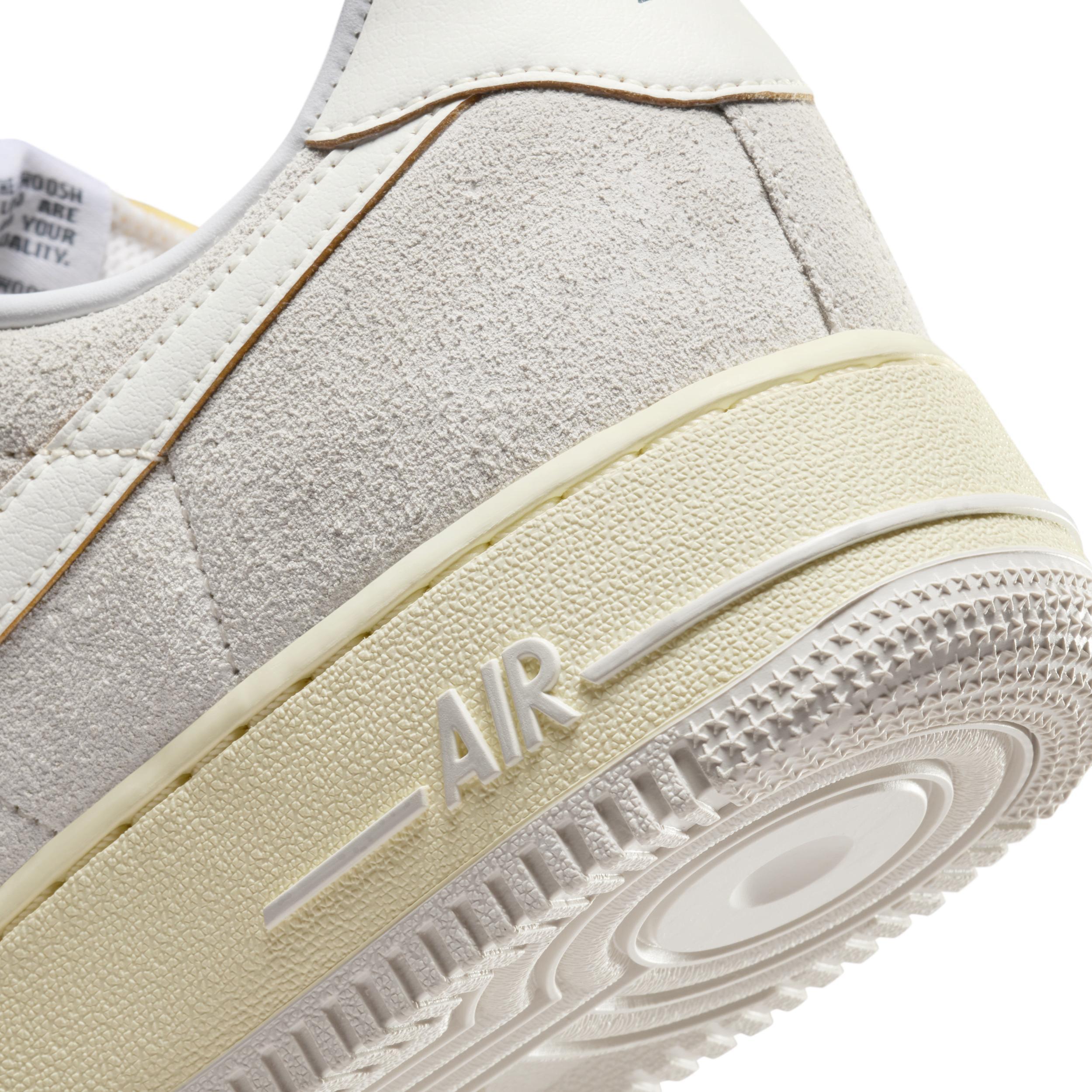 Nike Men's Air Force 1 '07 Shoes Product Image