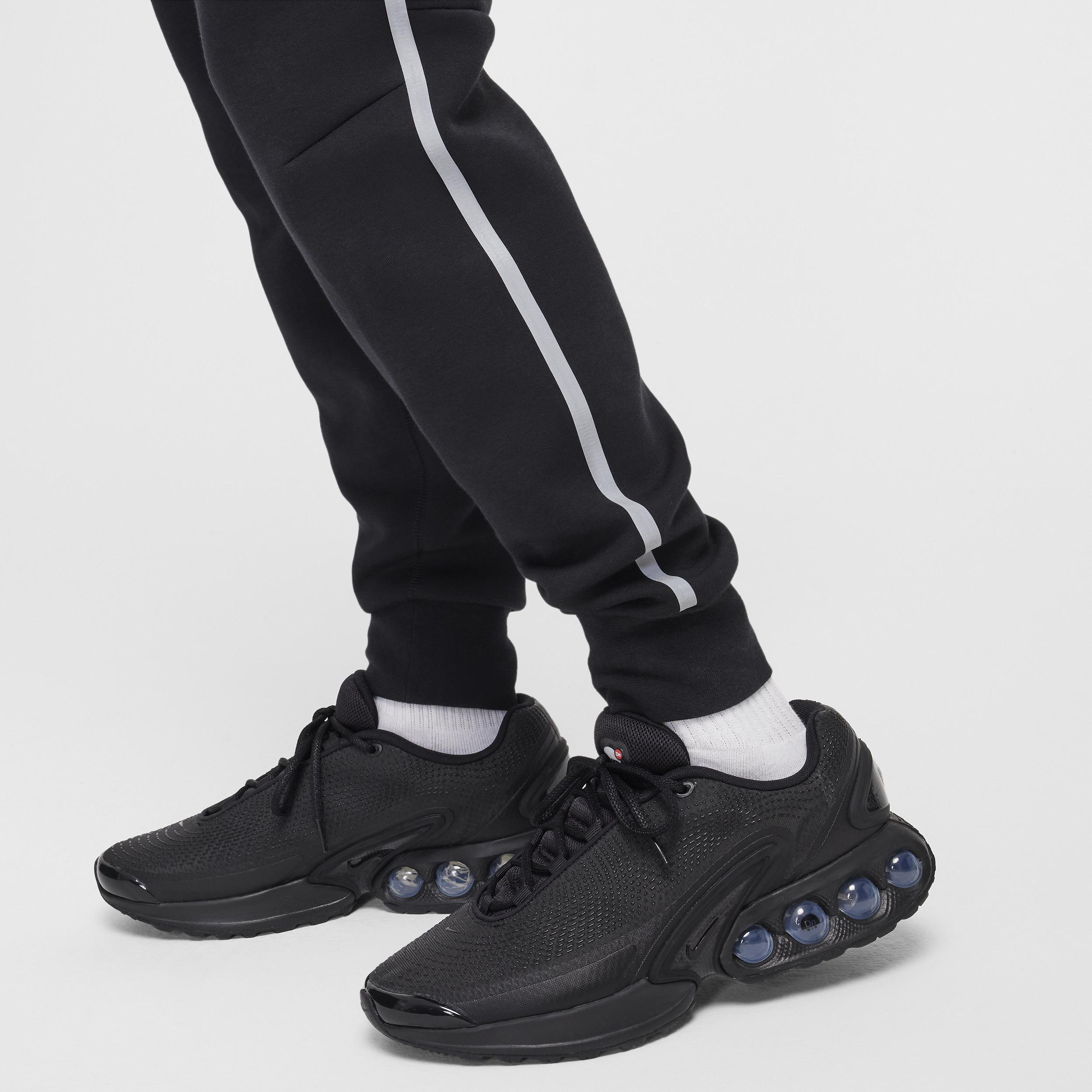 Nike Tech Men's Reflective Details Fleece Joggers Product Image