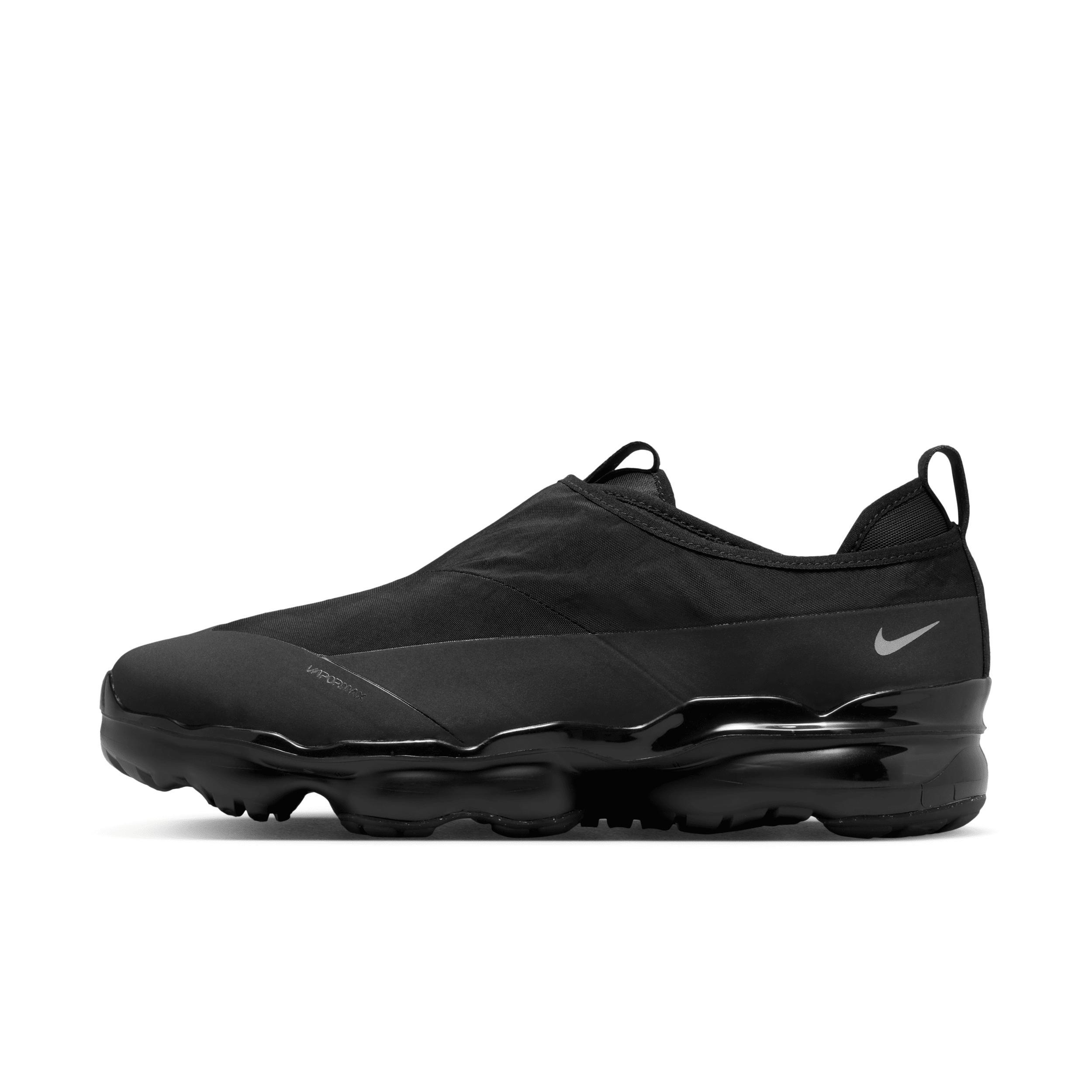 Nike Air Vapormax Moc Roam Sneaker in Black. - size 10 (also in 10.5, 11, 11.5, 12, 12.5, 7, 7.5, 8, 8.5, 9, 9.5) Product Image