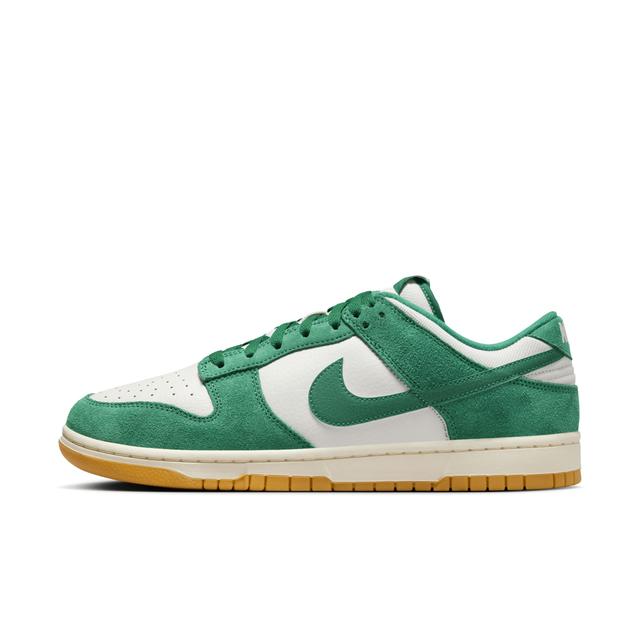 Nike Men's Dunk Low SE Shoes Product Image