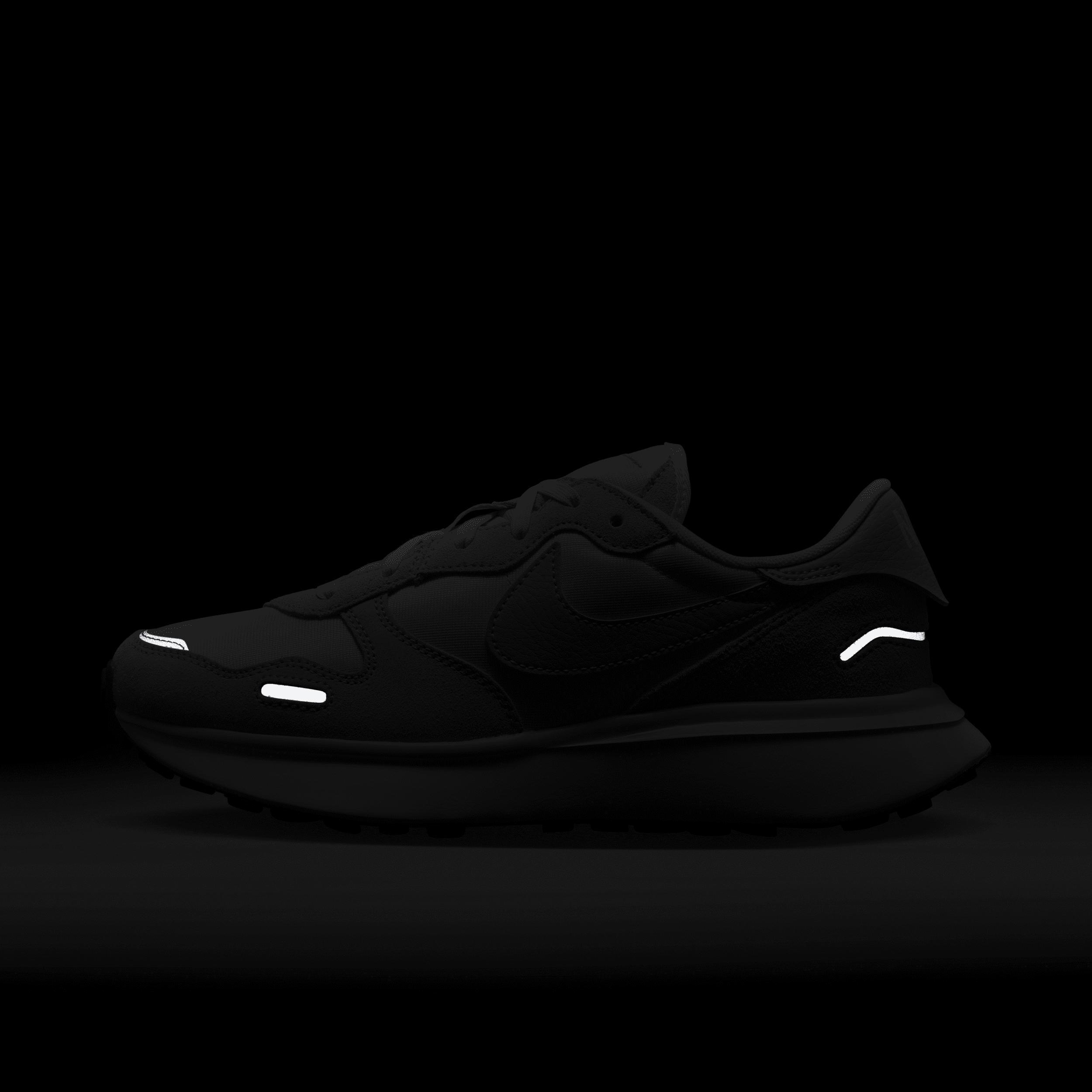 Nike Women's Phoenix Waffle Shoes Product Image